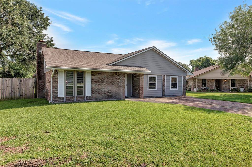 Welcome to 1313 Bonnieville Dr. This charming home is move-in ready for its new owners!