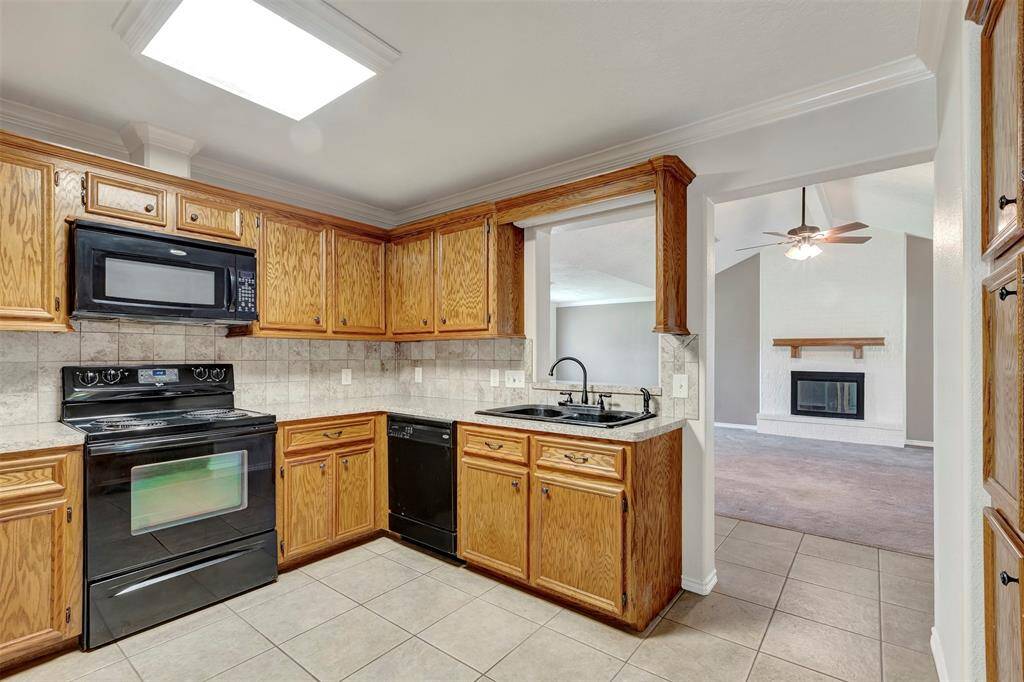 Welcome to the kitchen—a functional space ready for everyday meals or your next cooking adventure.
