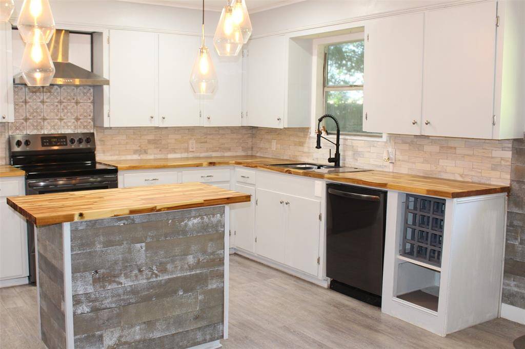 Nice window over sink, provides views of the fenced back yard. Watch the kids play, while cooking dinner.