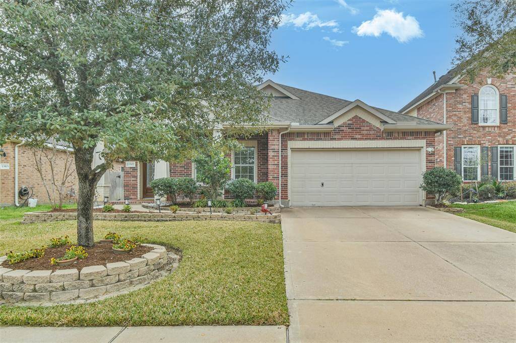 This home and the community it sits in is fantastic! Features 3 bedrooms, study with french doors, large dining space, interior freshly painted, no carpet.