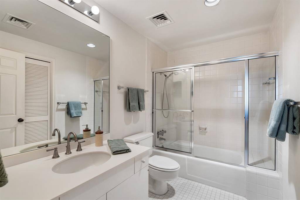 Guest bathroom with stacked washer/dryer.