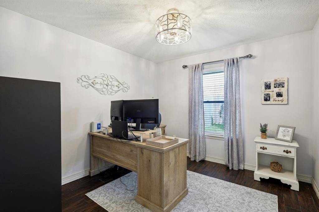 Home Office/Study or possible 5th Bedroom