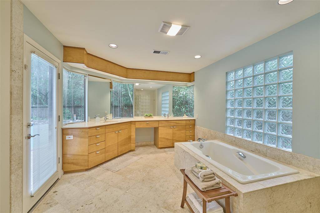 Convenient access to the pool and spa from the ensuite