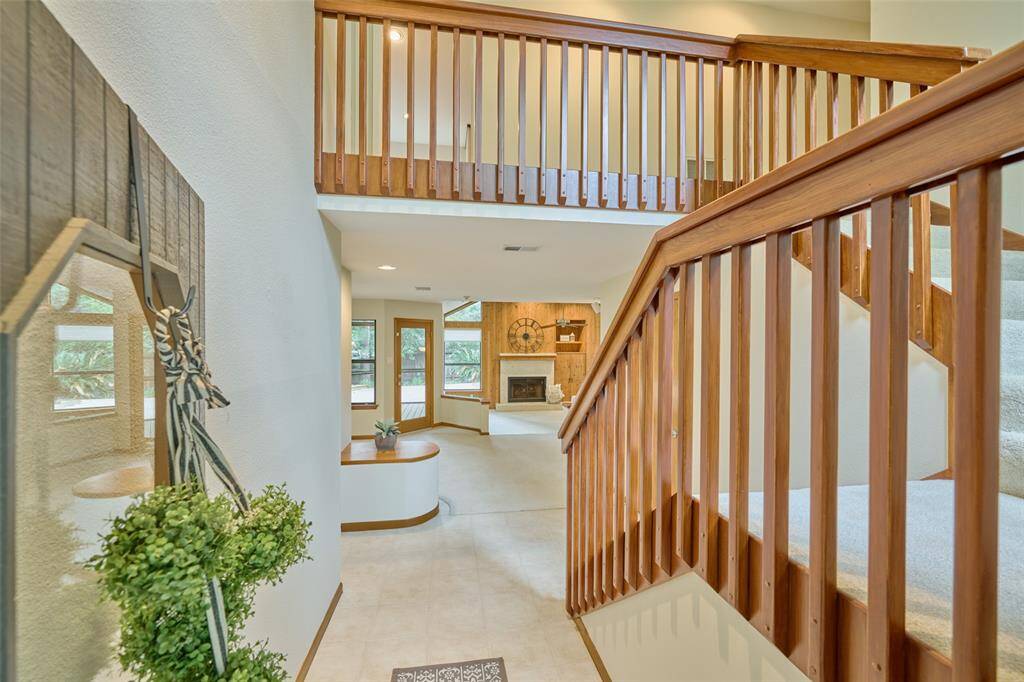 Lovely, well-maintained open concept home