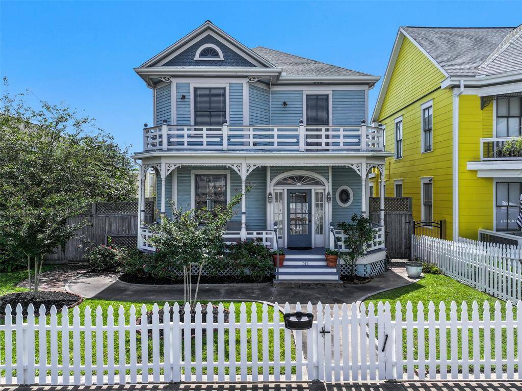 1515 24th St in historic Silk Stocking District.