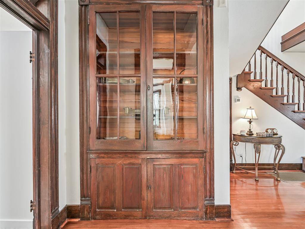 Gorgeous built in display cabinetry.