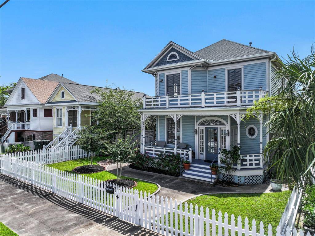 Nice yard with white picket fence.