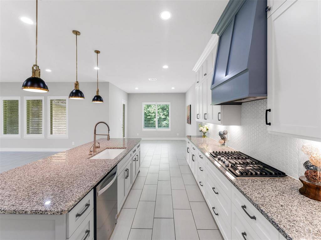 Open Kitchen to breakfast room