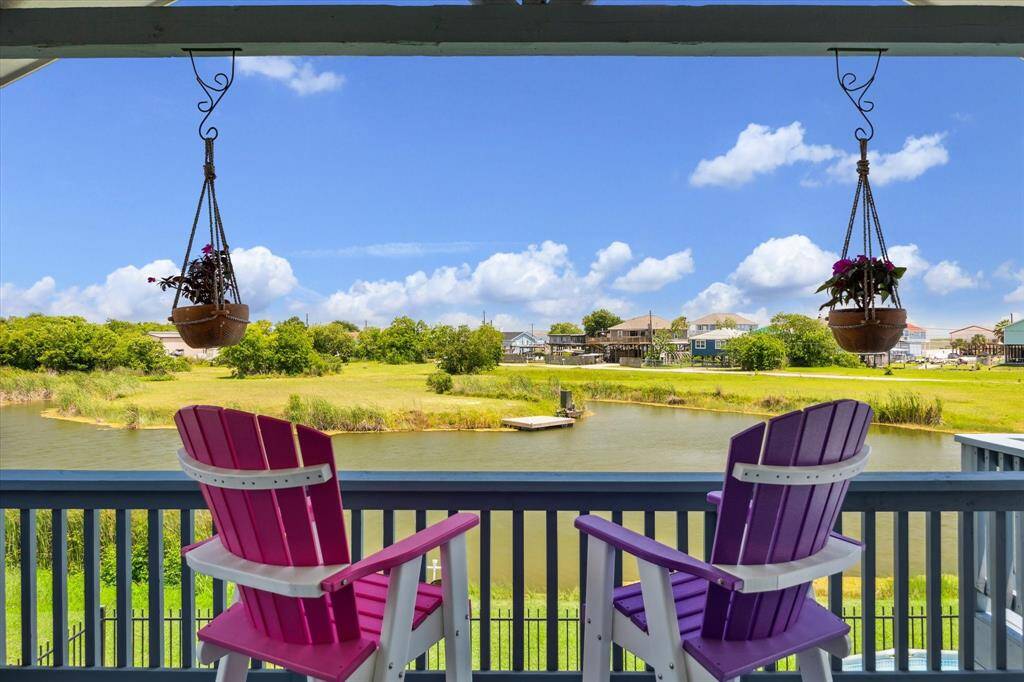 You can see the bay from the upper deck if you look between several of the front-row houses. You also have a great view of your pond.