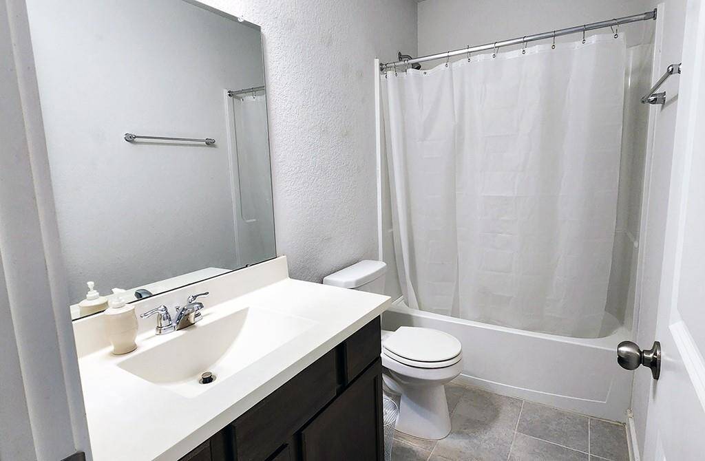 Bathroom in between the secondary bedrooms