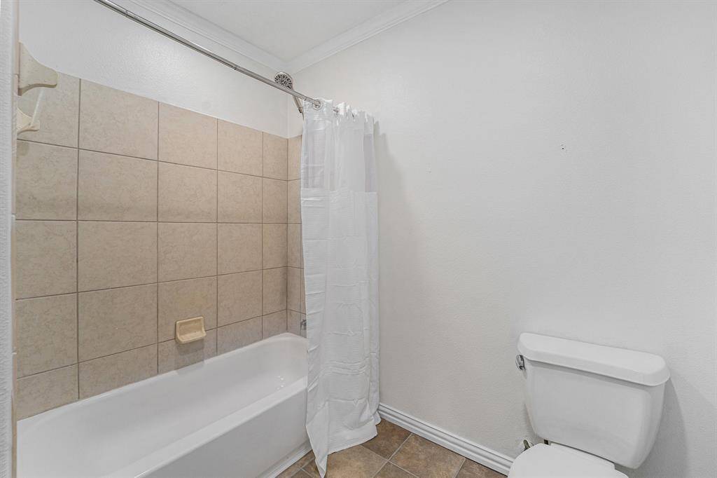 Upstairs Full bathroom