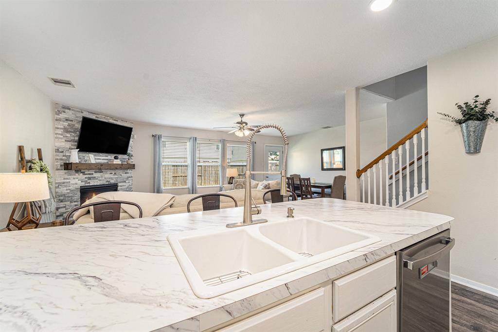 New farmhouse style sink and updated faucet