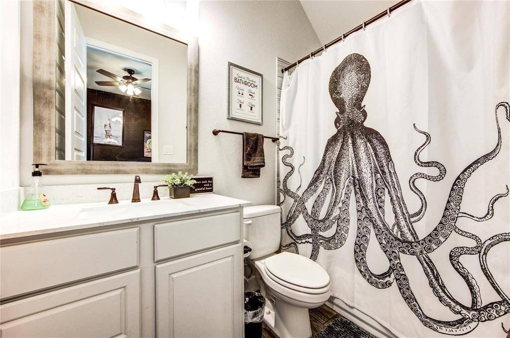 Secondary bathroom