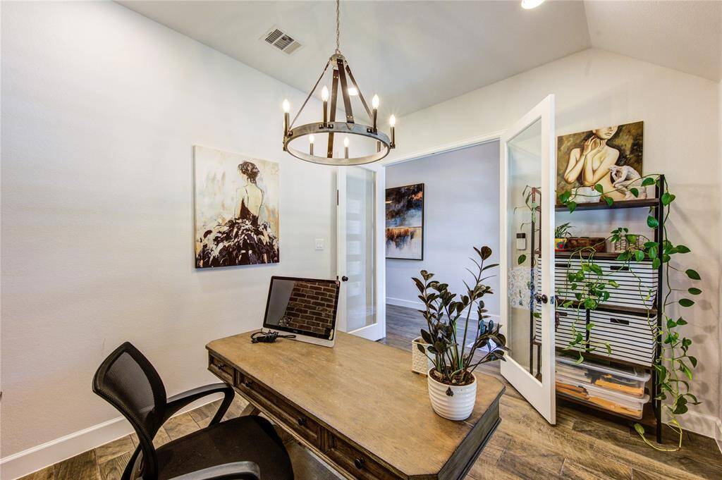 Currently used as an office, this space could have multiple uses according to one's needs