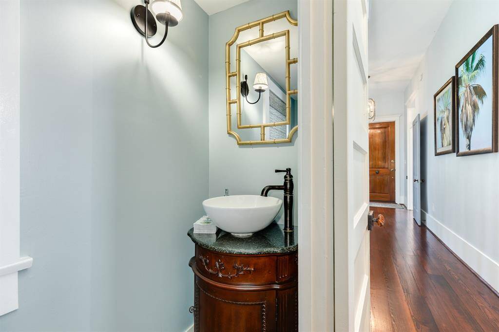 Downstairs 1/2 Bathroom