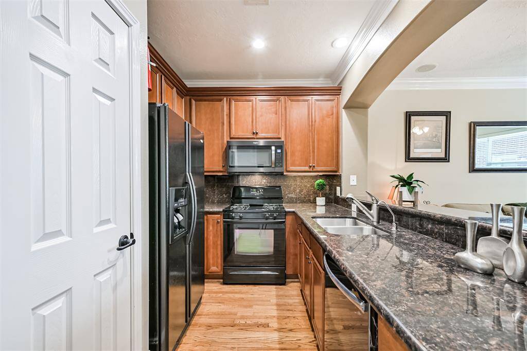 Pantry, Granite, Gas cooktop
