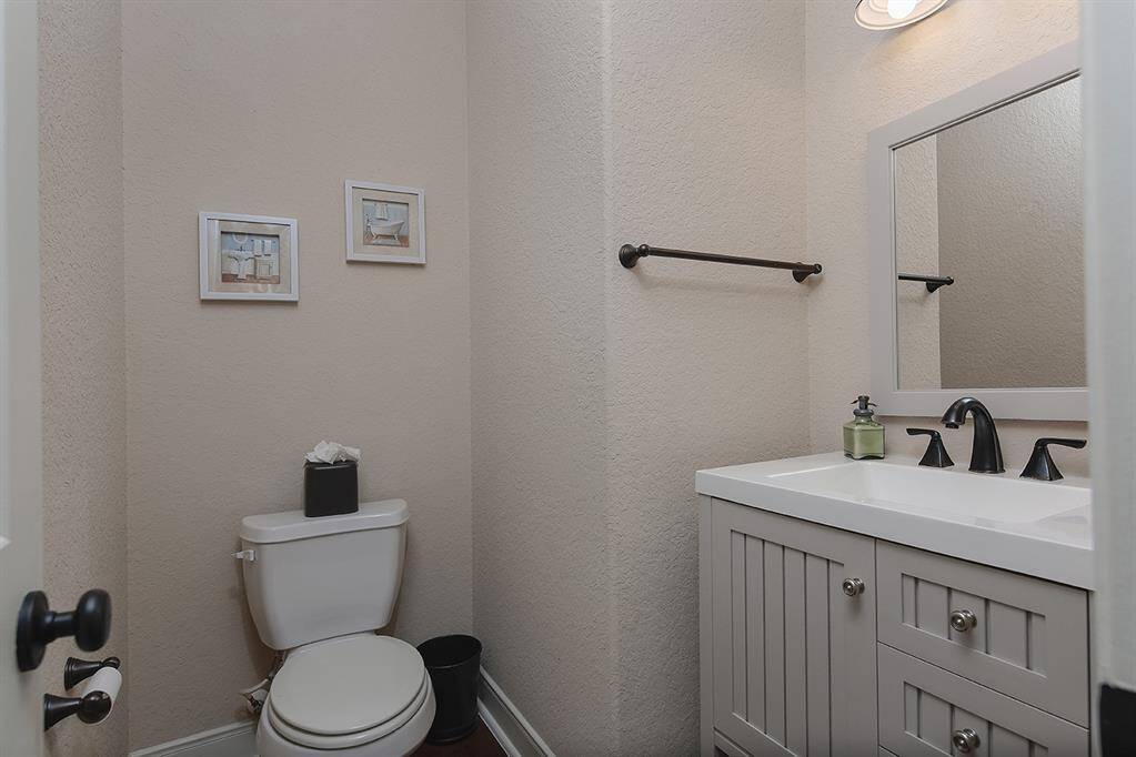 Mai Level Guest Bathroom