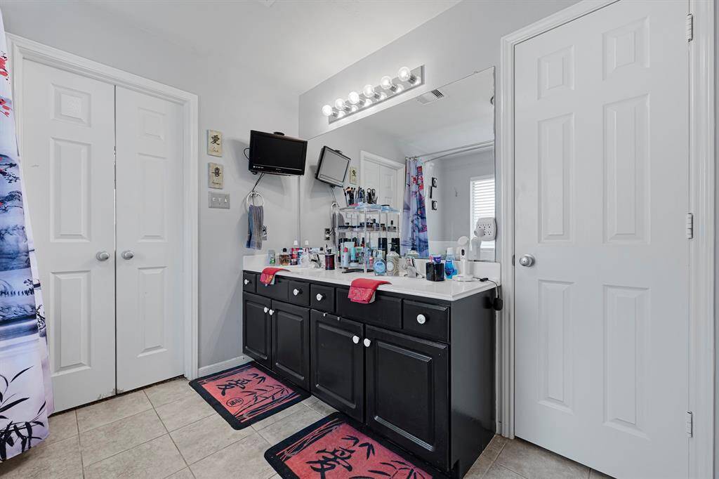 Relax in the inviting tub or enjoy a refreshing shower, offering both comfort and convenience.