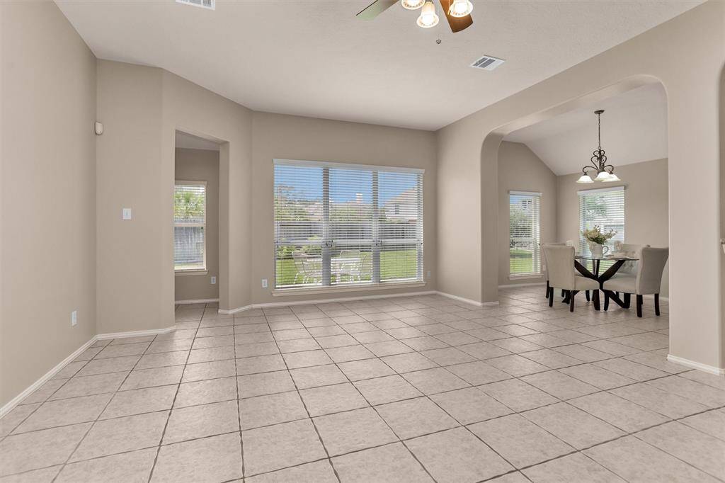 Contemporary open design that effortlessly blends the living, breakfast, and kitchen spaces