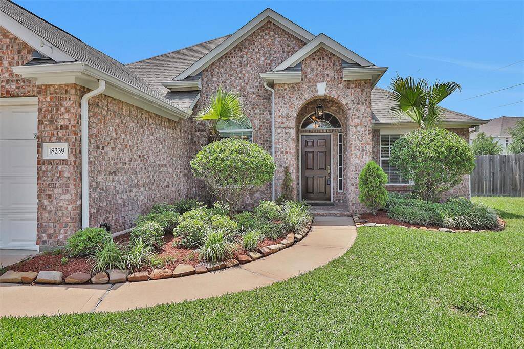 Impeccably maintained landscapting