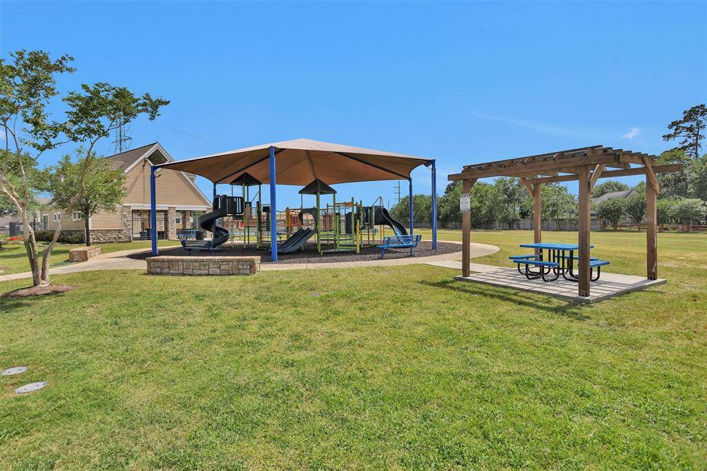 This neighborhood offers great amenities, including covered play area, picnic spot, and clubhouse with pool