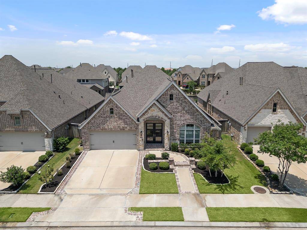 Pristine landscaping!