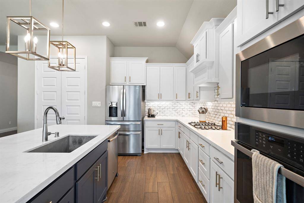 Sleek finishes, and plenty of prep space—perfect for casual bites or serious culinary creations.