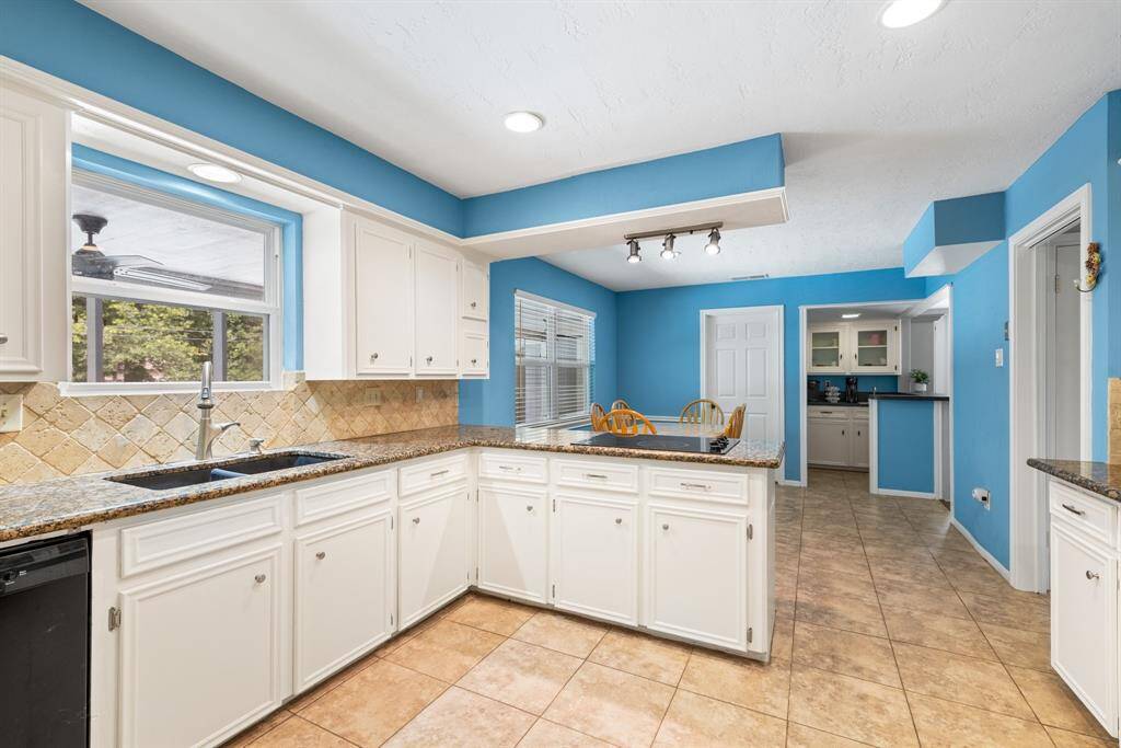 KITCHEN - Open to the breakfast room & wet bar area.  Family room is to the right.
