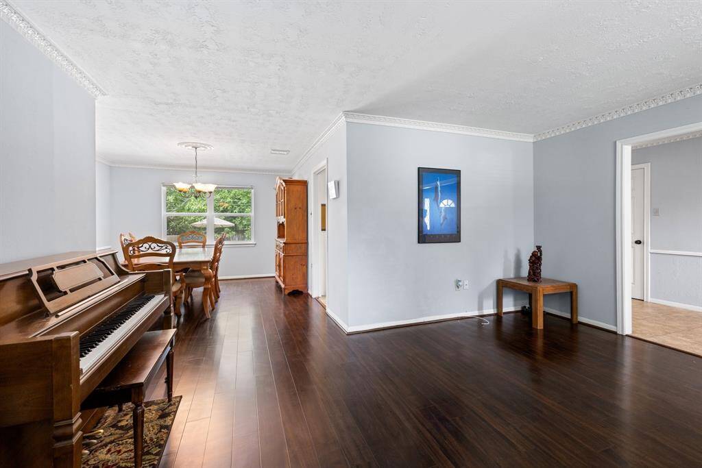 DINING & LIVING ROOMS