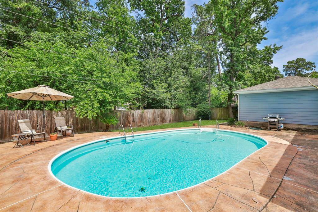POOL - Pool pump replaced 2021.  Plenty of space around pool for lounge chairs and entertaining.