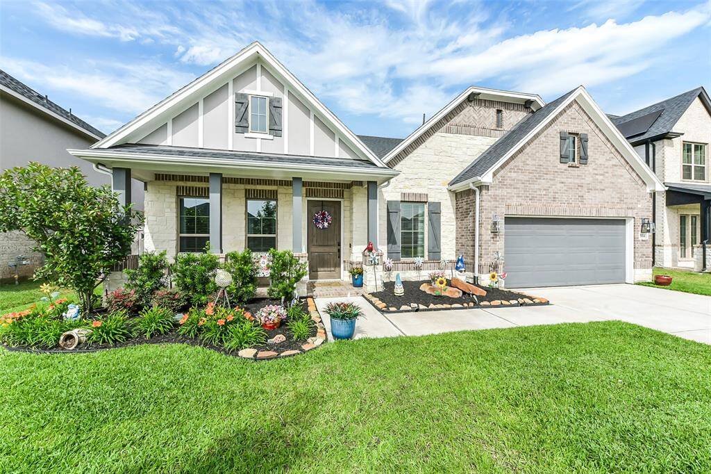 Beautiful curb appeal.