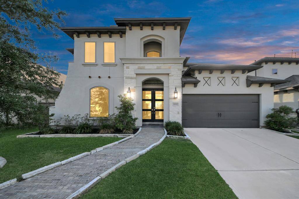 Welcome to 1935 Creekwood Cove!