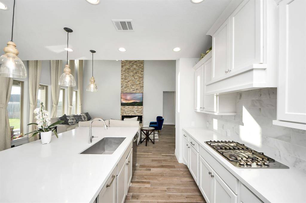 The large countertop offers space for multiple cooks in the kitchen. The large sink and 30 inch vent hood provide a modern style.