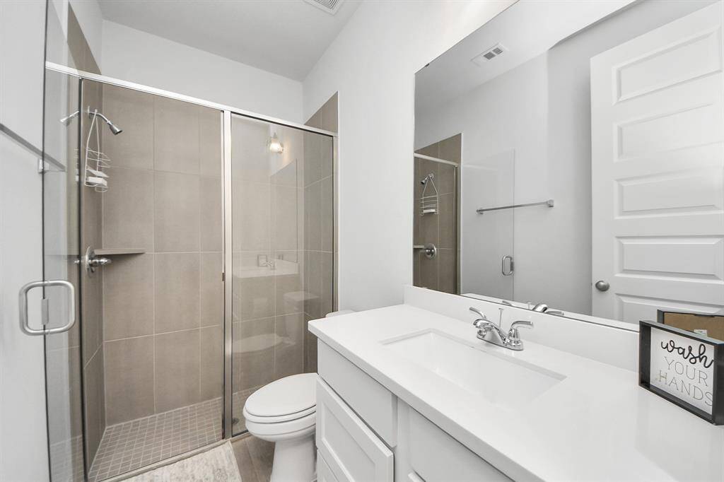Secondary bathroom with shower located on the first floor.
