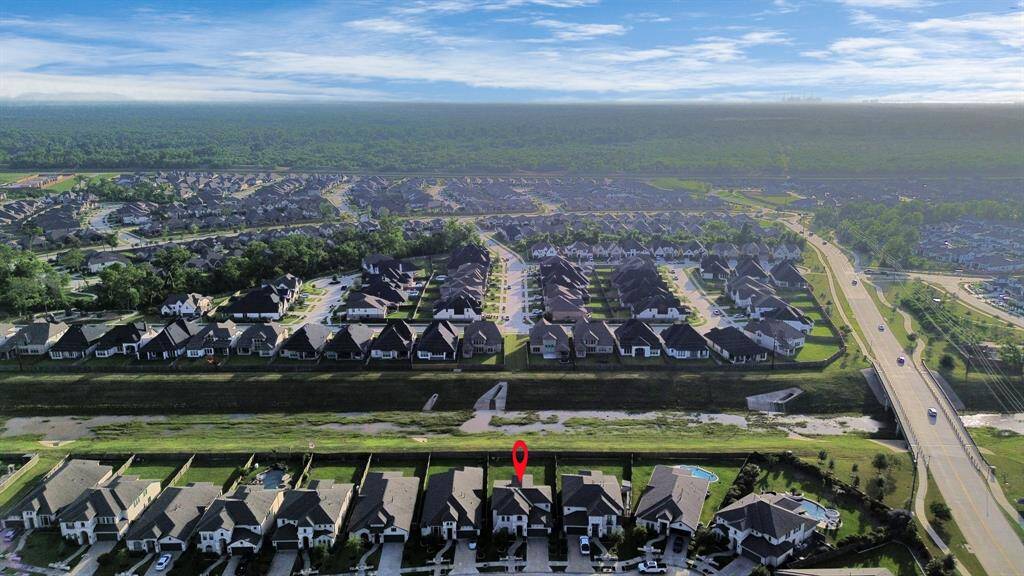 Located in a consistently top selling community in the nation, Sienna has a lot to offer!