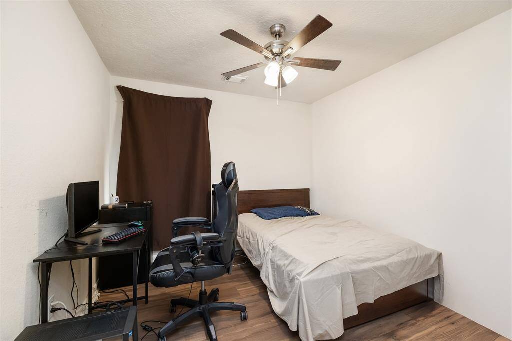 This well-lit secondary bedroom offers flexibility to serve as a comfortable sleeping space or a productive home office—whatever fits your lifestyle best.