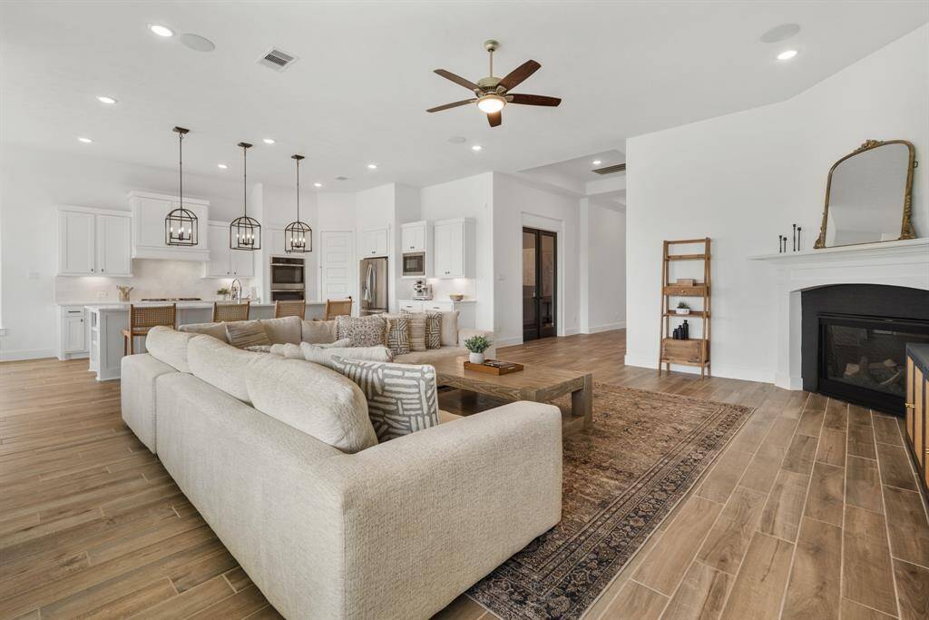 Whether hosting lively gatherings or savoring quiet evenings, this luminous living room offers ample space for both relaxation and entertaining. From elegant dinner parties to casual get-togethers, its expansive layout effortlessly accommodates every occasion with grace and style.