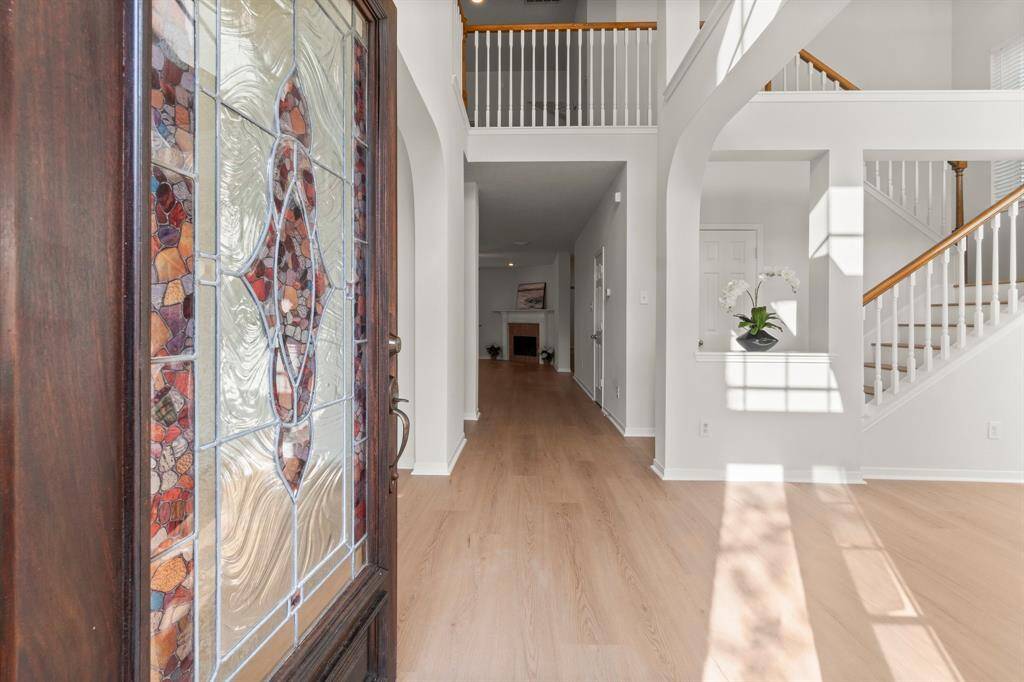 Entry with high ceiling and lots of nature light