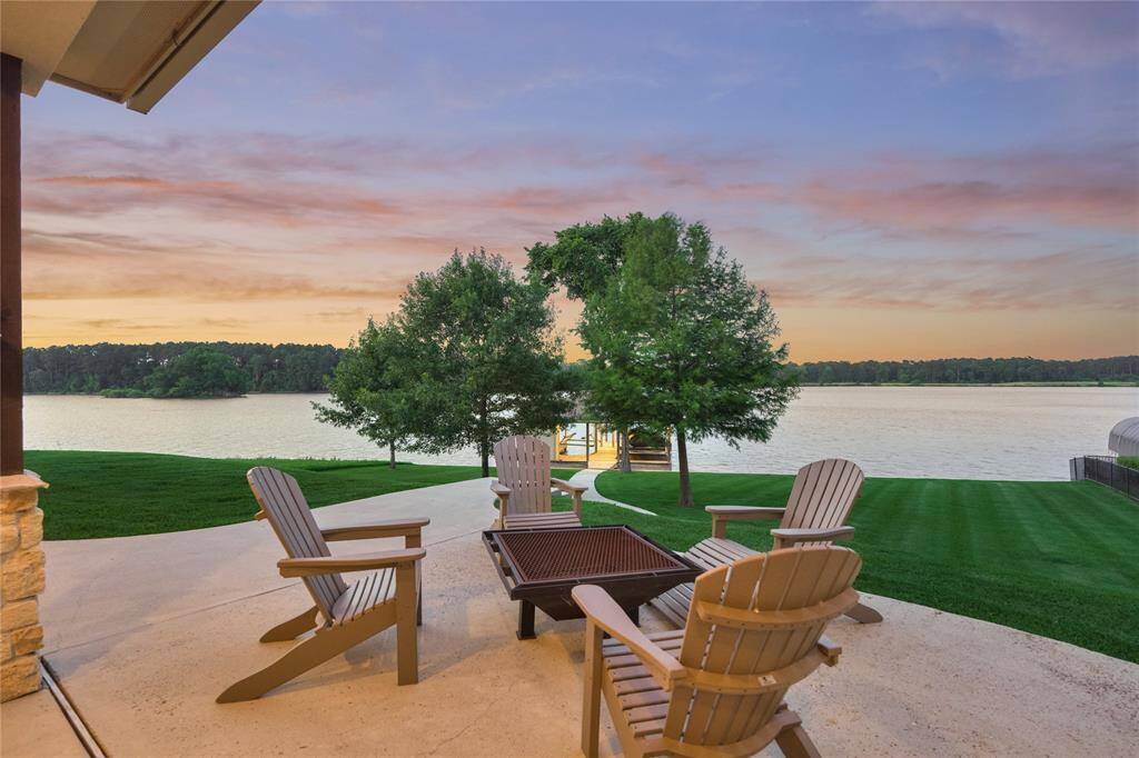 Take in the beautiful scenery and incredible sunsets! This outdoor area provides the perfect spot for enjoying intimate conversation with loved ones.