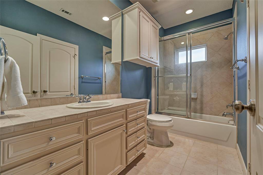 Another guest bath on the second floor.