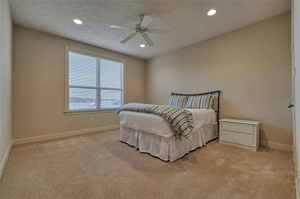 Secondary guest bed #2 with lake views.