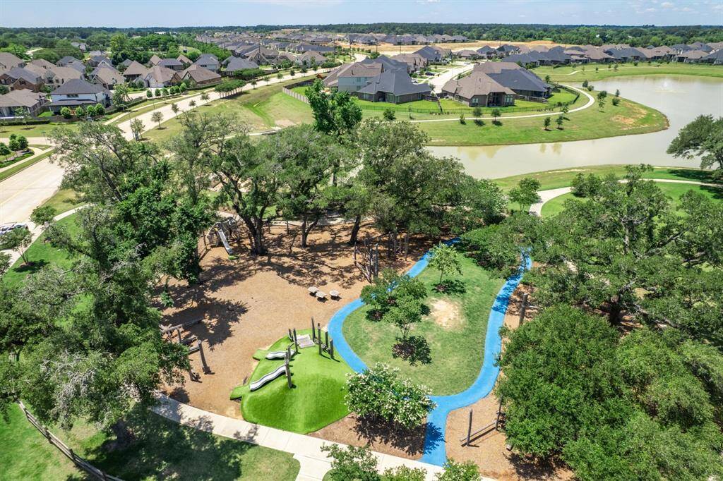 Amira offers thoughtfully designed amenities including shaded playgrounds, a nature-inspired play area, winding walking trails, and scenic lake views—perfect for outdoor enjoyment and an active lifestyle.