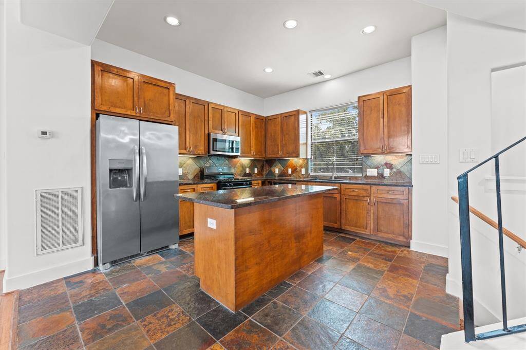 Stainless steel appliances stay with home.
