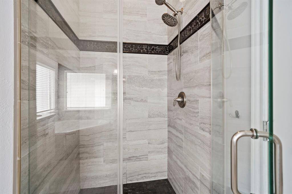 Gorgeous walk-in shower..