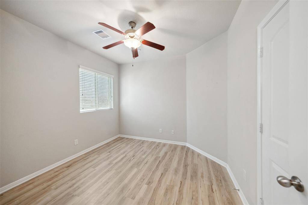 Inviting secondary bedroom, perfect for guests or a cozy retreat.