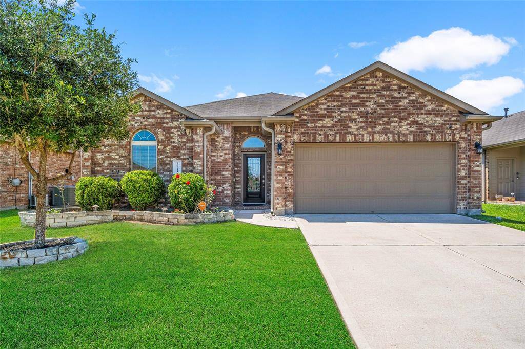 This ideally located home offers easy access to the Grand Parkway, Cypress, and the Energy Corridor, with Pine Forest Country Club just 5 miles away. Perfect for convenience and leisure.