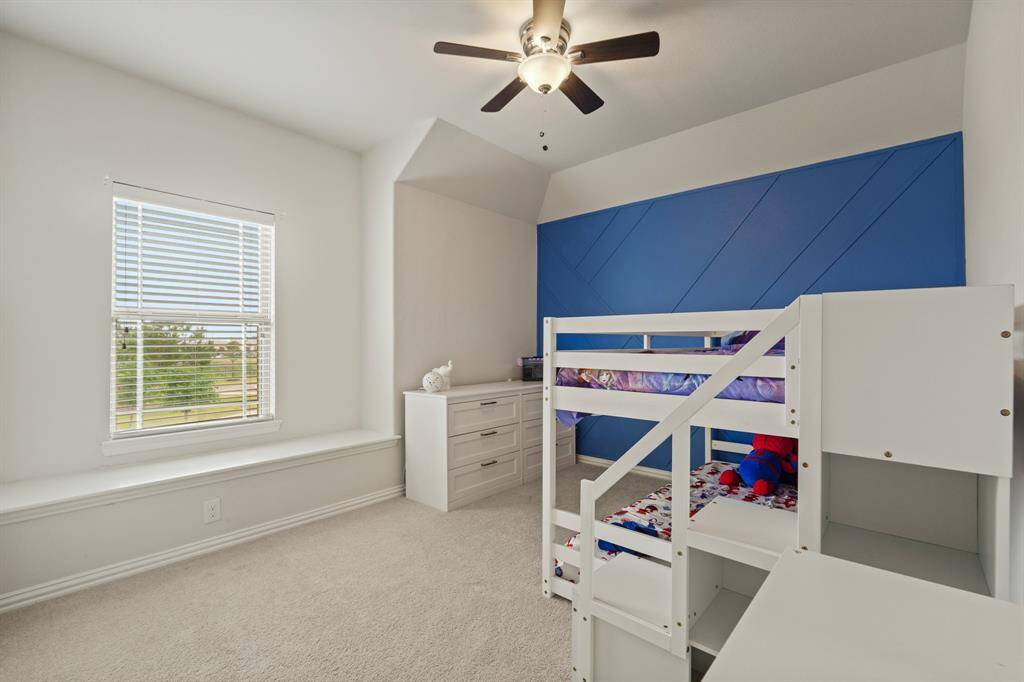 Guest Bedroom (upstairs)