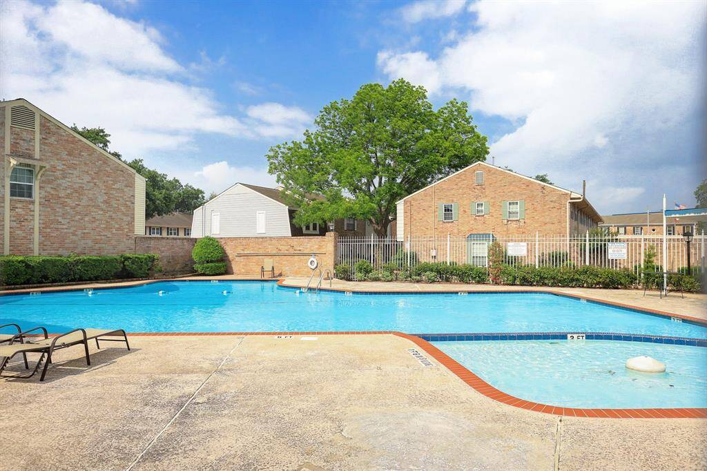 Community pool makes it great for cooling off this summer!