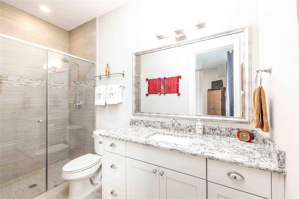 Elegant Designer Selection In This 1st Floor En-Suite Bath