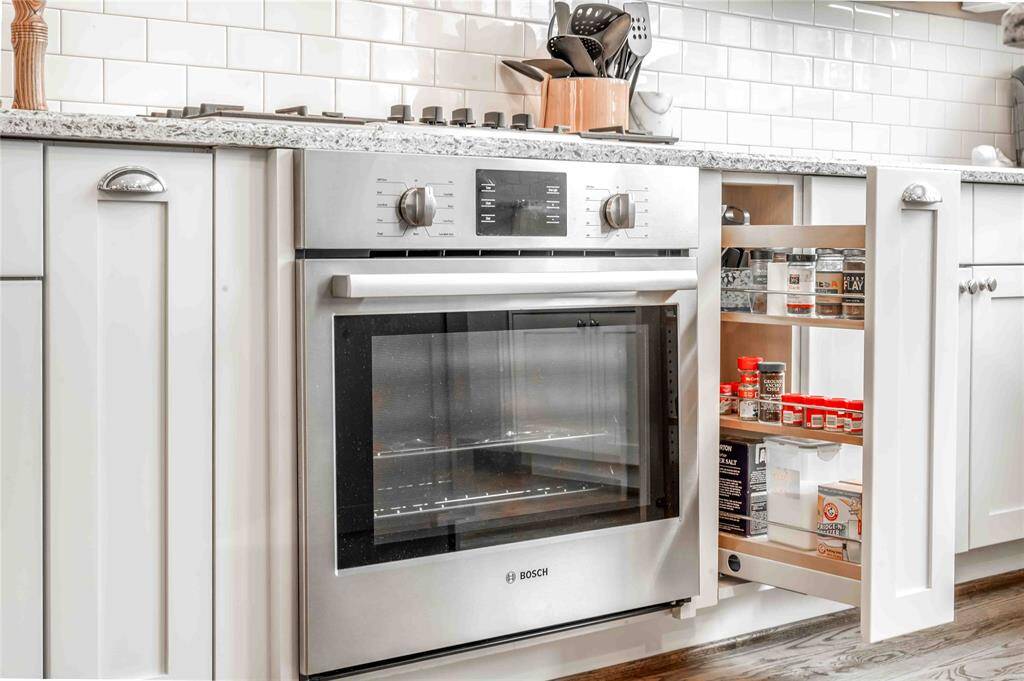SS Bosch Appliance & Smartly Design Kitchen Cabinets